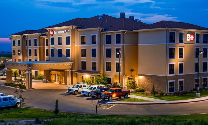 Hudson Hotel | Best Western Plus Hudson Hotel & Suites