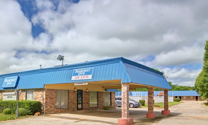 Gainesville Hotel | Rodeway Inn Gainesville I-35