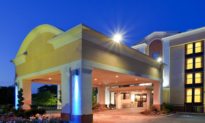 Camp Springs Hotel | Holiday Inn Express Washington DC East- Andrews AFB, an Ihg Hotel