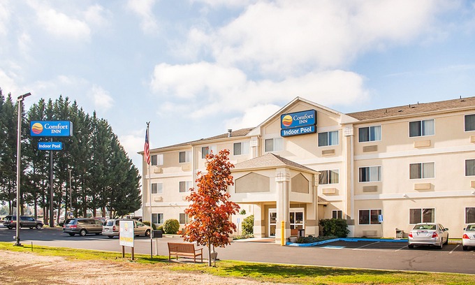 Medford Hotel | Comfort Inn Medford North