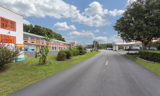 Fellowship Hotel | Howard Johnson by Wyndham Ocala FL