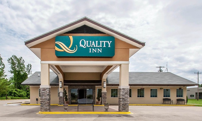 Cairo Hotel | Quality Inn Cairo I-57