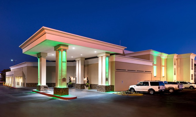Central Oklahoma City Hotel | Holiday Inn Hotel & Suites Oklahoma City North, an Ihg Hotel