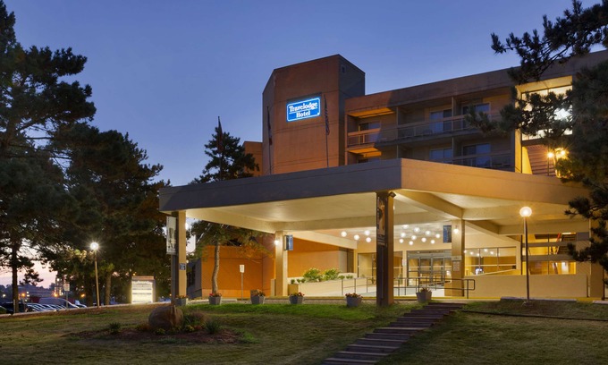 Belleville Hotel | Ramada by Wyndham Belleville Harbourview Conference Centre