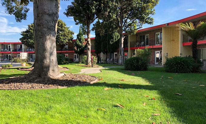 Oakland Hotel | Econo Lodge Inn & Suites Oakland Airport