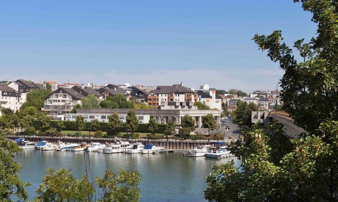 Le Port sous la Lune Hotel | Ibis Nogent Sur Marne