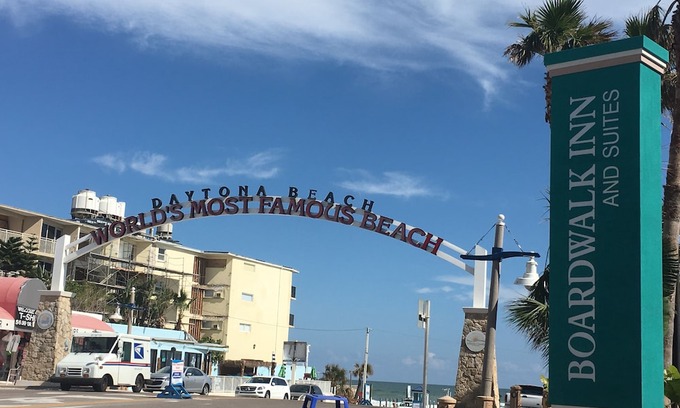 Davis Hotel | Boardwalk Inn and Suites