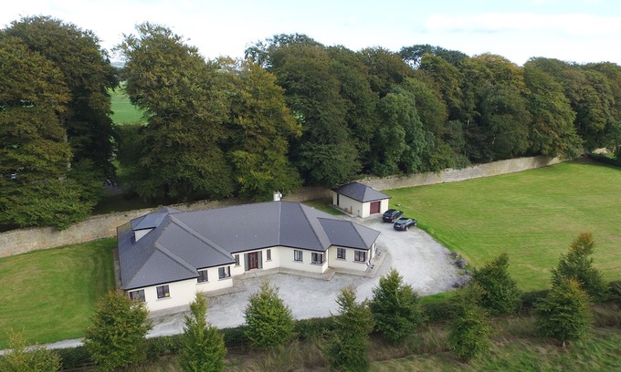 Fermoy Hotel | Moorepark West House