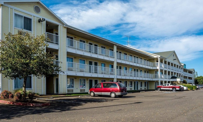 Salem Hotel | HomeTowne Studios by Red Roof Salem, or