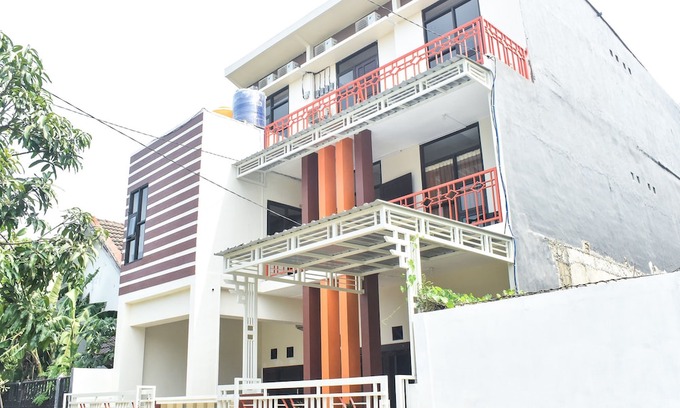 Sidoarjo Hotel | RedDoorz Syariah Near Gelora Delta Sidoarjo 2