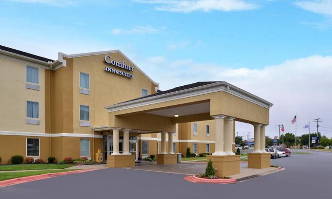 Bryant Hotel | Comfort Inn & Suites Bryant - Benton