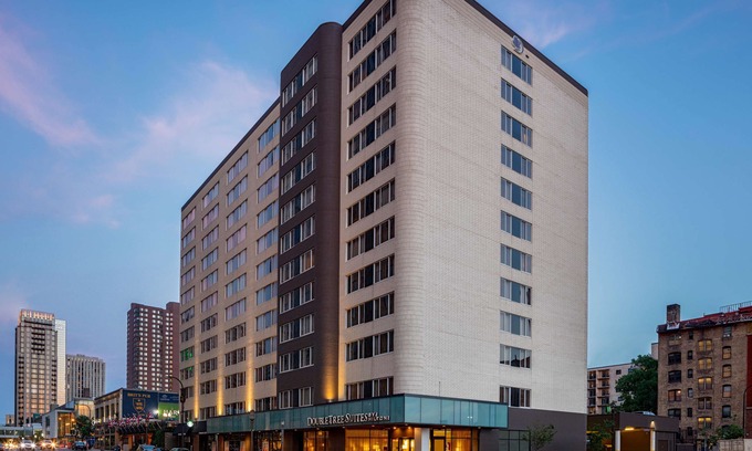 Downtown Minneapolis Hotel | DoubleTree Suites by Hilton Minneapolis Downtown