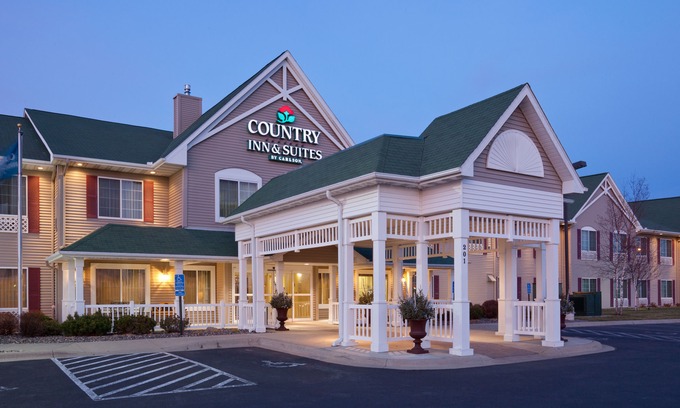 Willmar Hotel | Country Inn & Suites by Radisson, Willmar, MN