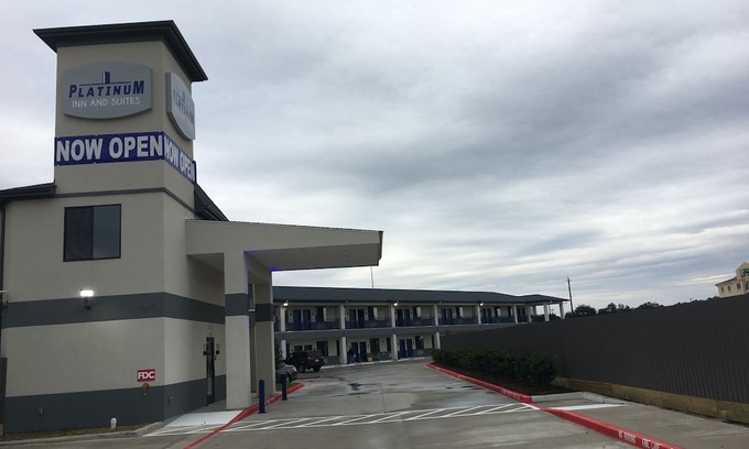 US 290 Hotel | Platinum Inn and Suites