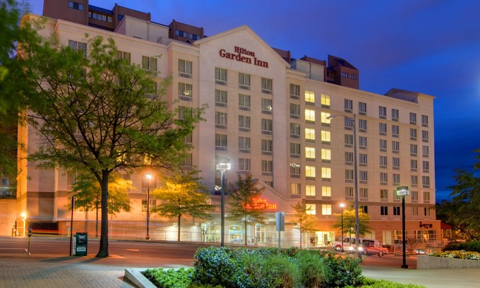Radnor - Fort Myer Heights Hotel | Hilton Garden Inn Arlington/Courthouse Plaza