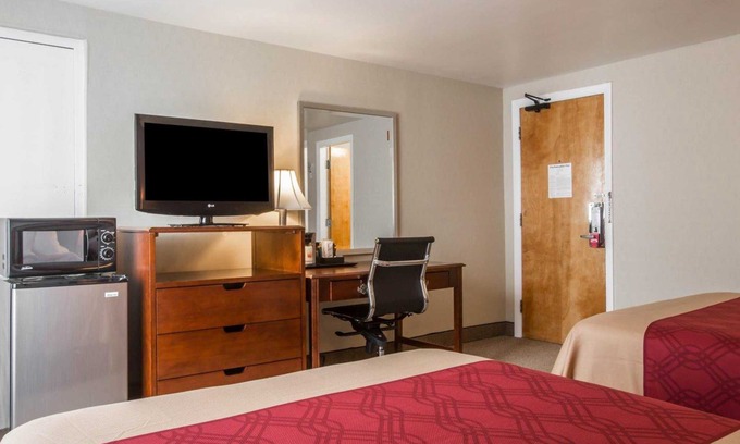 West Ossipee Hotel | Econo Lodge Lakes Region