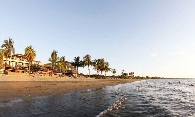 Wailoloa Hotel | Smugglers Cove Beach Resort & Hotel