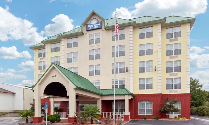 Northlake Hotel | Days Inn & Suites by Wyndham Tucker/Northlake
