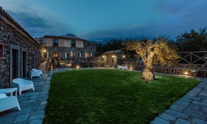 Biancavilla Hotel | Bosco Ciancio