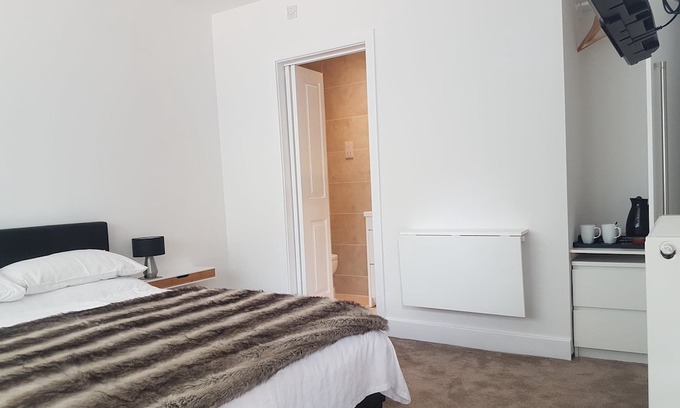 Tadley Hotel | Apple Tree Place B&B