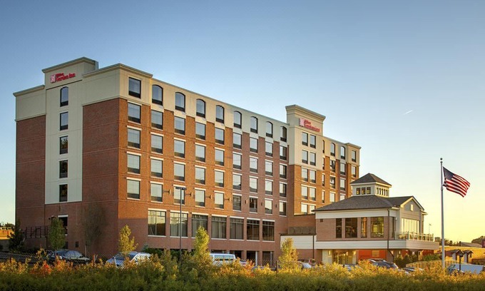 Fox Point Hotel | Hilton Garden Inn Providence