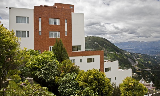 Guapulo Hotel | Hotel Stubel Suites & Cafe
