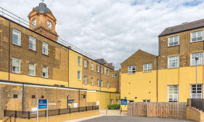 Woolwich Riverside Hotel | Travelodge London Woolwich