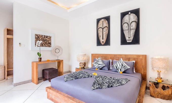 Sunset Road Hotel | Villa Safari