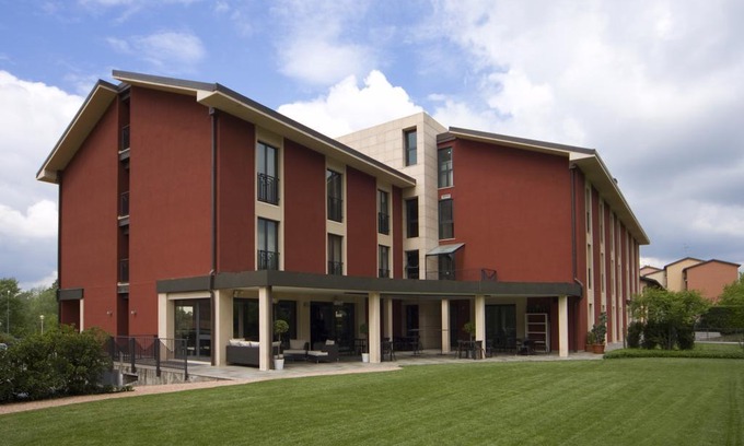 Barzano Hotel | Red's Redaelli Hotel