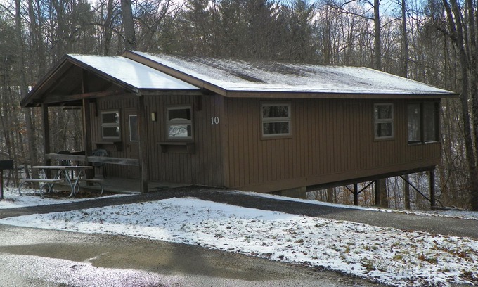 Glouster Hotel | Burr Oak Lodge and Conference Center