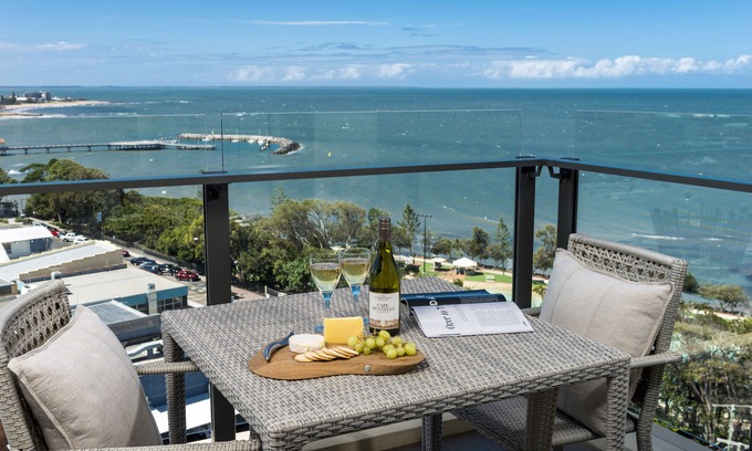 Redcliffe Hotel | Oaks Redcliffe Mon Komo Suites