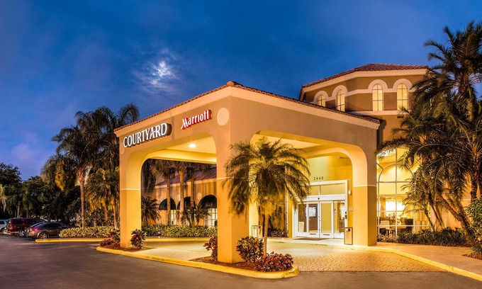 Survey Creek Hotel | Courtyard by Marriott Fort Lauderdale North/Cypress Creek