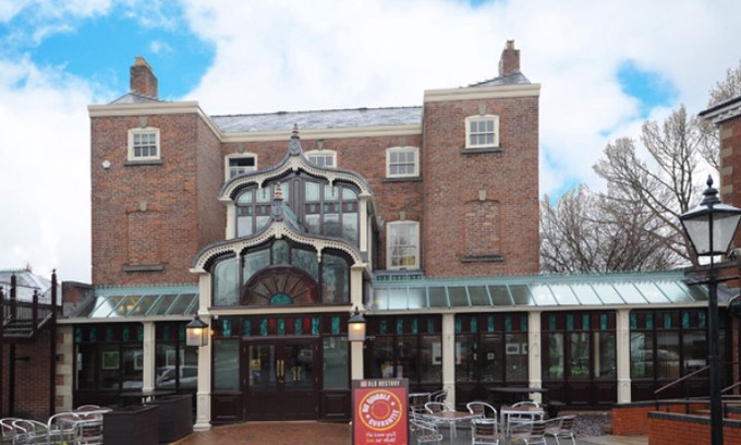 Offerton Hotel | Premier Inn Stockport Central