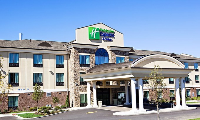 Austintown Hotel | Holiday Inn Express & Suites Youngstown West - Austintown, an Ihg Hotel