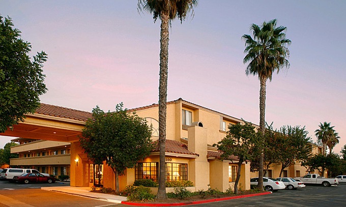Simi Valley Hotel | Holiday Inn Express Simi Valley, an Ihg Hotel