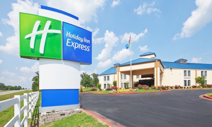 Tahlequah Hotel | Days Inn & Suites by Wyndham Tahlequah