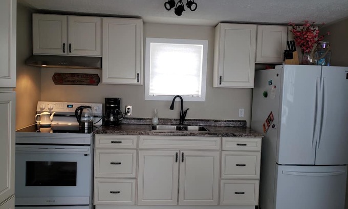 Crystal Beach Cottage | Beautiful Cozy Cottage a Mere 10 Minute Walk to the Scenic Shores of Lake Erie!