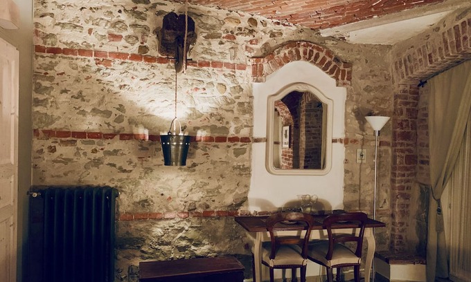 Gassino Torinese Cabin | Old Well Suite in Antique Farm with Outdoor Spa in the Countryside
