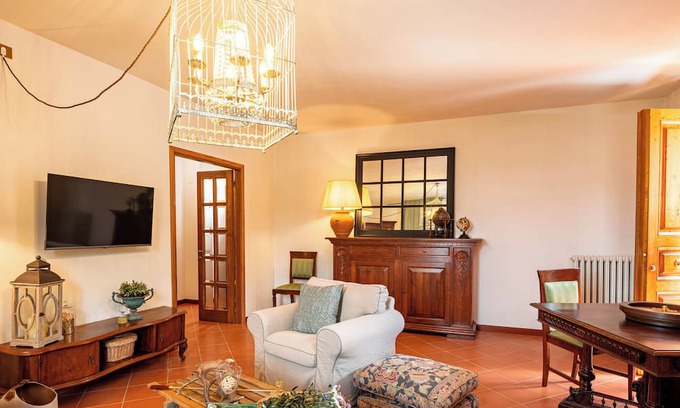 Panzano in Chianti Apartment | Cozy Apartment in the Heart of Chianti (Free Parking + Terrace)