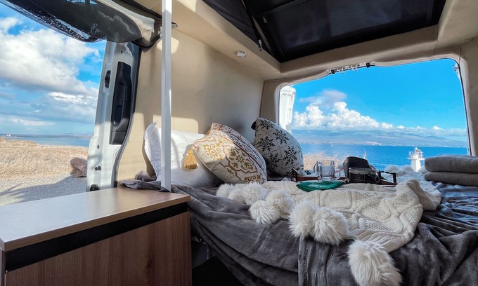Kahului RV Rental | 2022Mercedes-BenzRV,Pop-Top，03