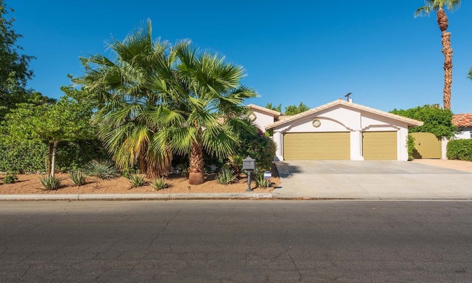 Desert Club Estates House | Chef/Designer's Pool/Spa Home-Walk to La Quinta Old Town Restaurants, Pickleball