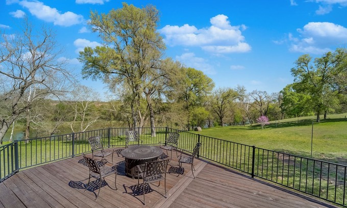 Bastrop House | The Tarcoola Ranch by Lodgewell - Riverfront Ranch - Have a g' day and g' night there