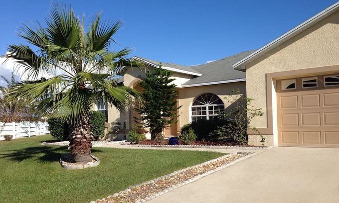 Crescent Lakes House | Lots of Privacy On A Lake 20 Minutes From Disney With A Private Pool!