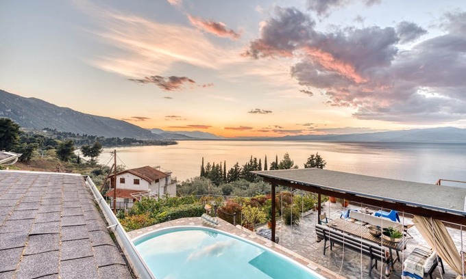 Kamena Vourla Villa | Magical View Villa Asproneri Kamena Vourla