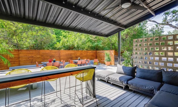 Travis Heights Apartment | Prime Soco Cute Studio w Laundrywifi 7 Min to DT