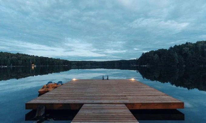 Dysart et al Cottage | Spacious 5-bedrm luxury lake house in Haliburton with sauna, wifi, 2nd cottage +
