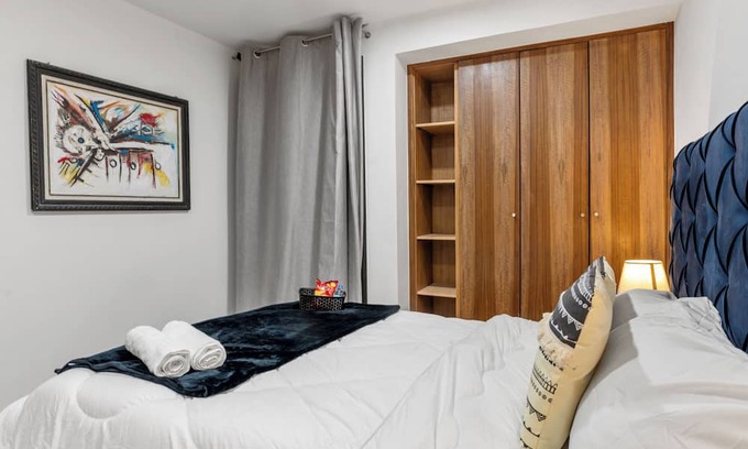 Cocody Apartment | Stylish & Modern 2 BR apartment near Angré Nouveau Chu. Perfect for groups of 4!