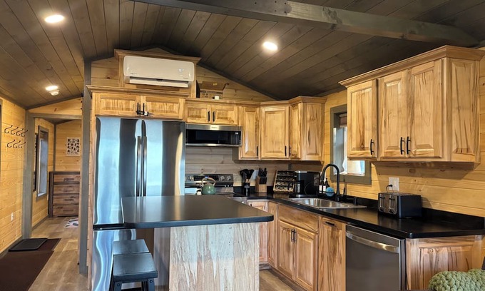 East Burke House | Cozy, newly designed, one bedroom home with gorgeous mountainous view in Kirby