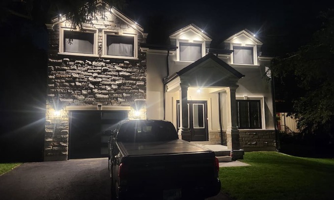 Newmarket Villa | Welcome to our luxurious villa in the heart of downtown Newmarket!