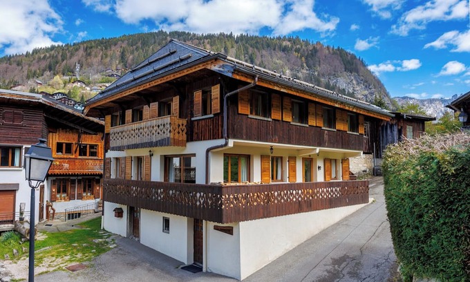 Morzine Ski Chalet | Alptitude Chalet Moulins - spacious chalet in a great location